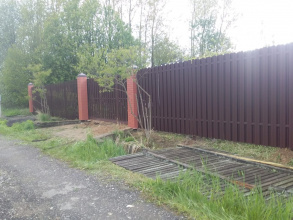 Забор из евроштакетника в шахматном порядке 6 соток